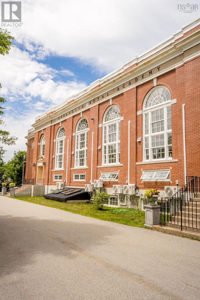 Property 33 of 39 of 204 151 Ritchie Street