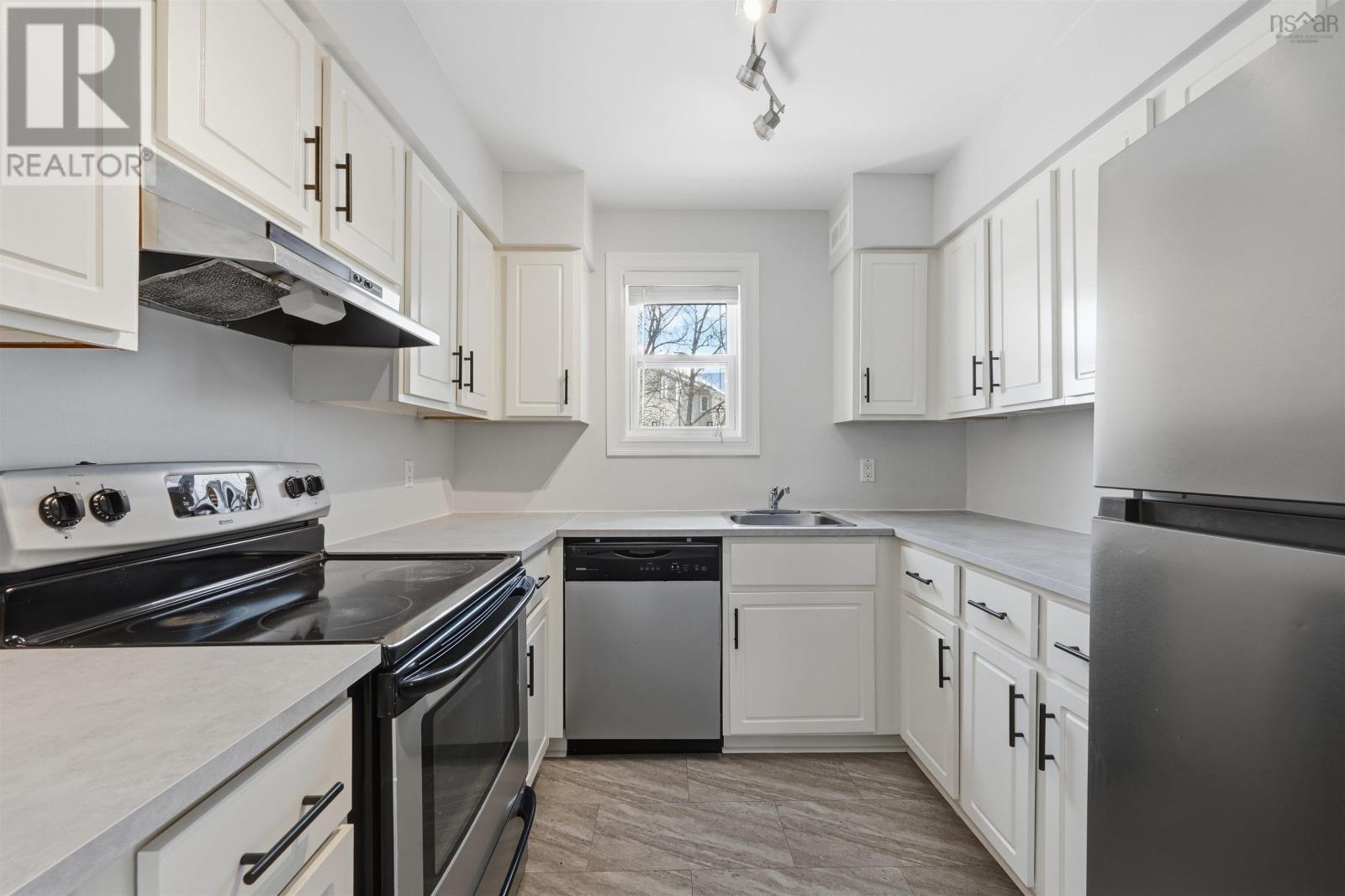 Property 16 of 32 of 204 182 Farnham Gate Road