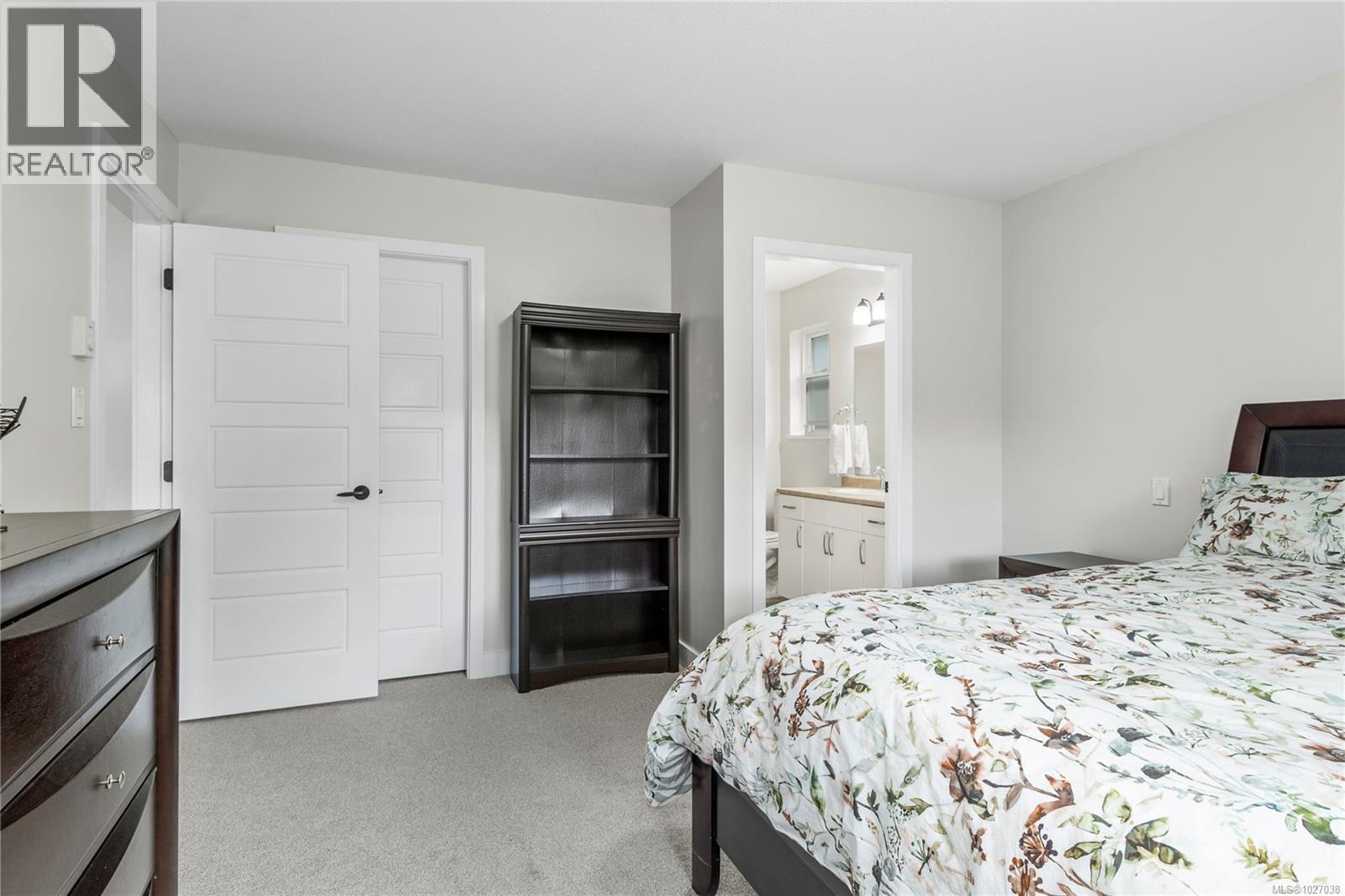 6 3400 Coniston Cres, Cumberland