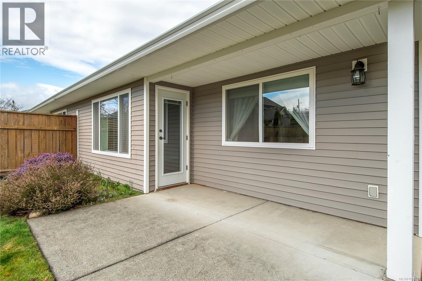 6 3400 Coniston Cres, Cumberland