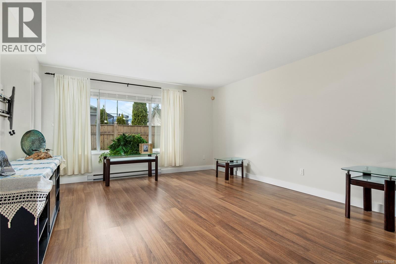 #6 3400 Coniston Cres - 12