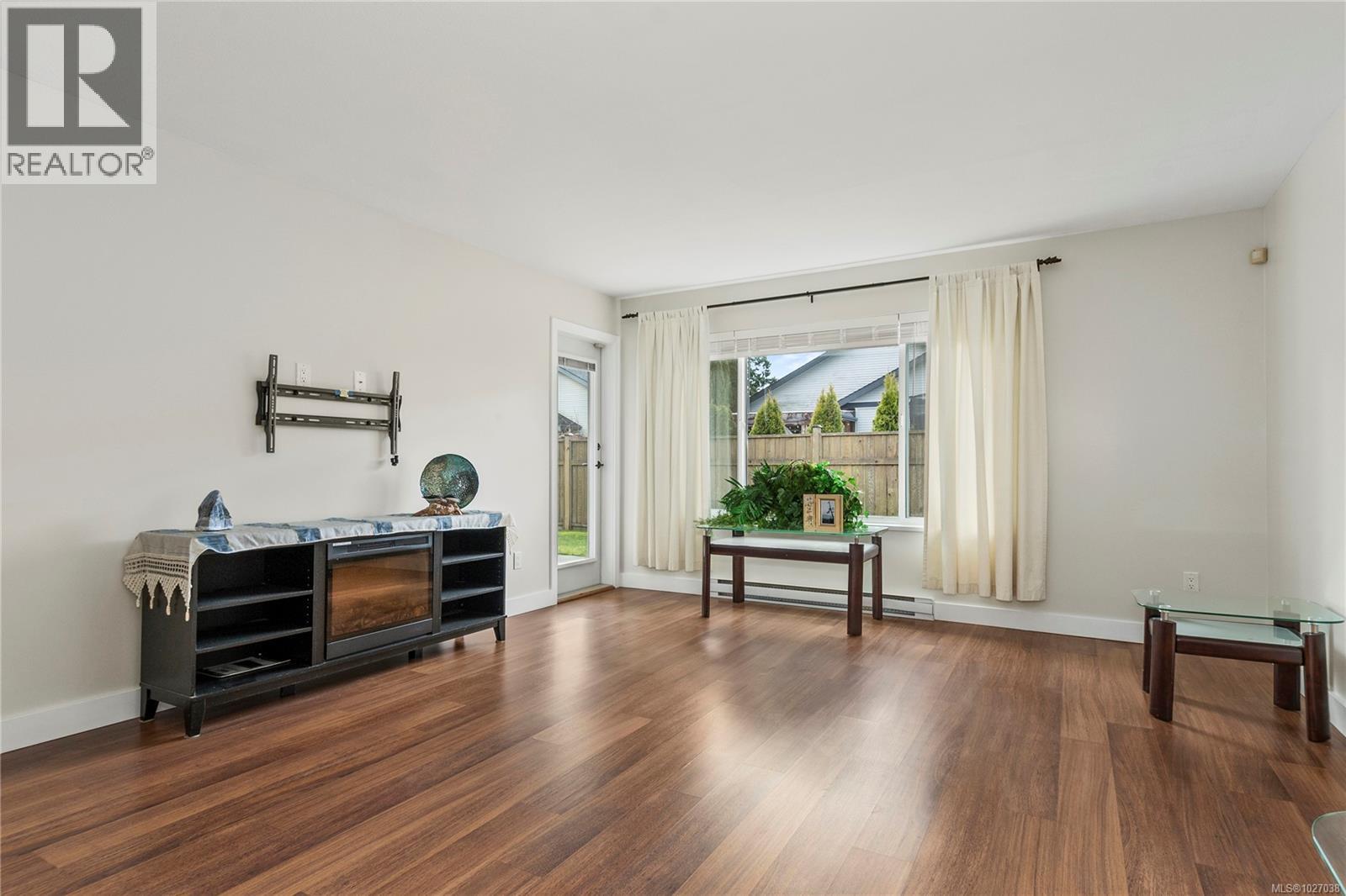 #6 3400 Coniston Cres - 13