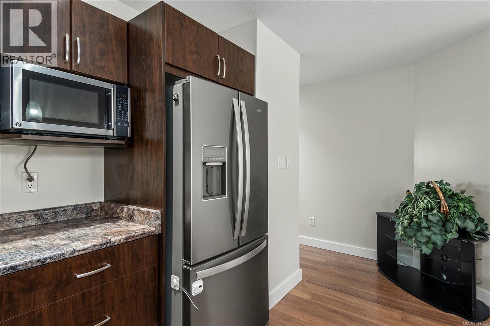 6 3400 Coniston Cres, Cumberland