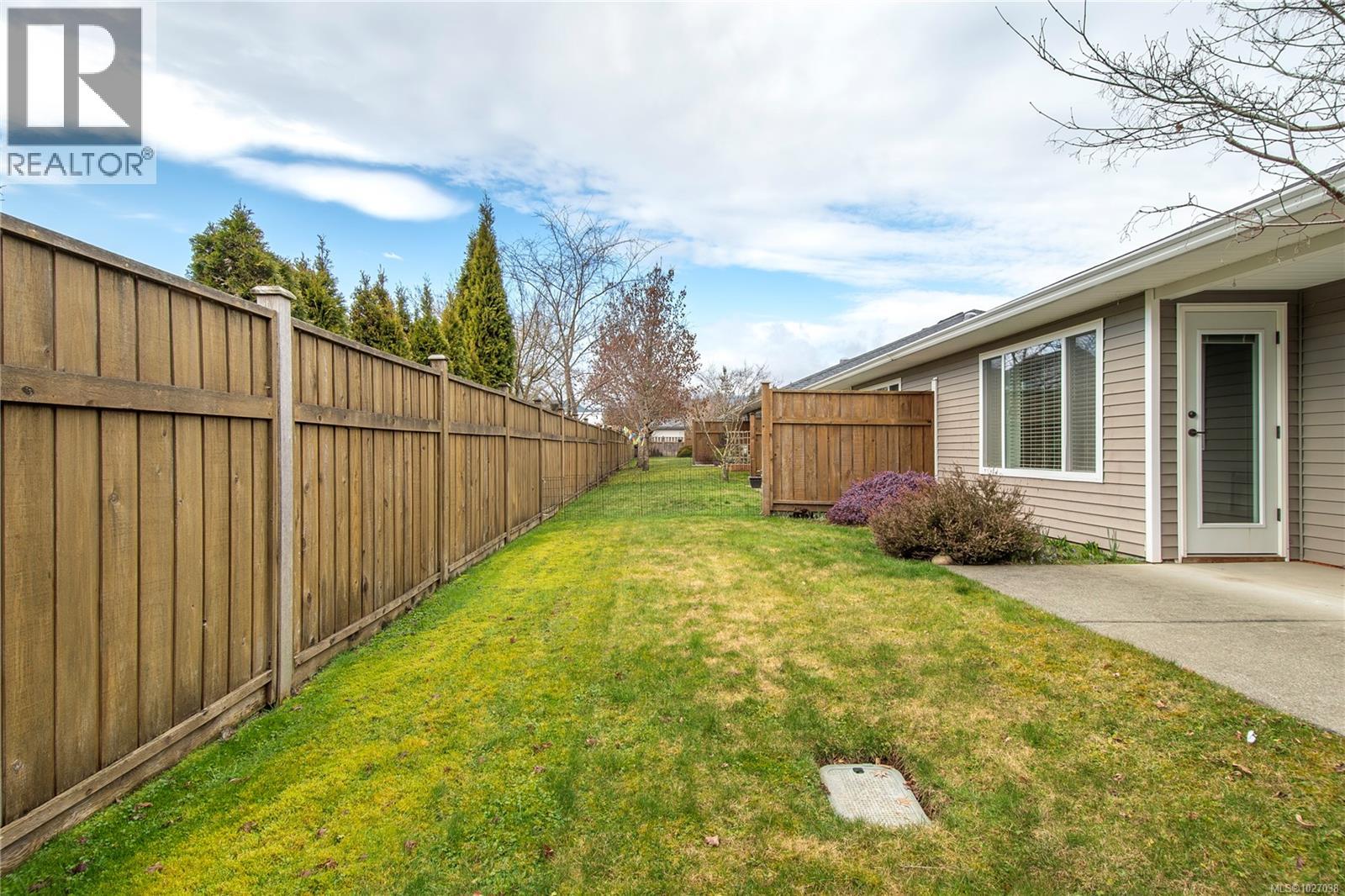 6 3400 Coniston Cres, Cumberland