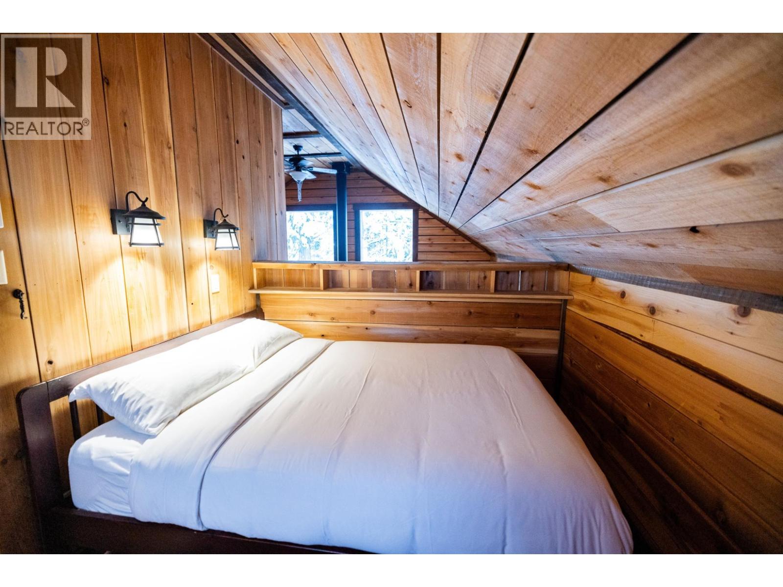 6225 PORTO RICO YMIR Road, Ymir