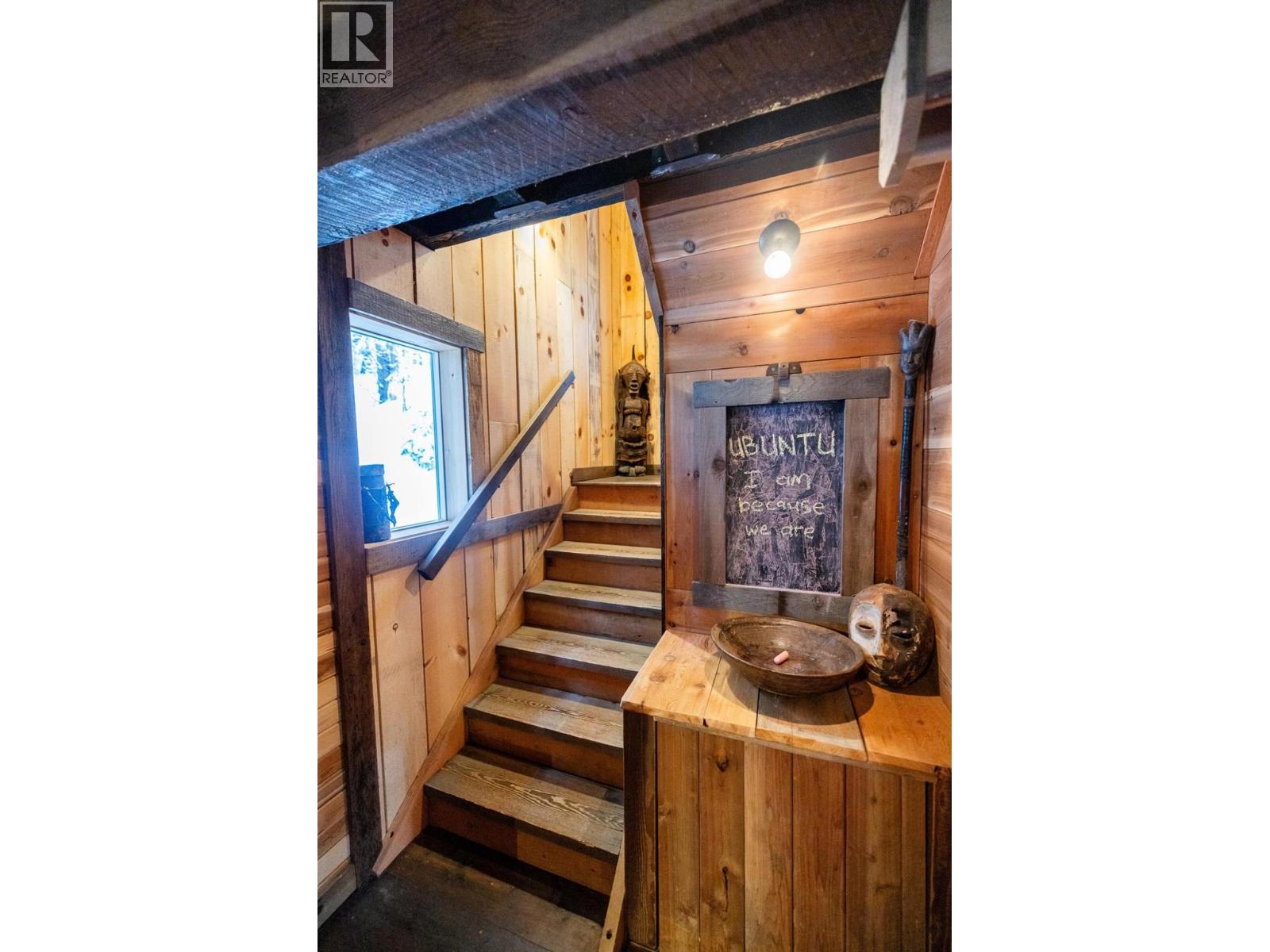 6225 PORTO RICO YMIR Road, Ymir