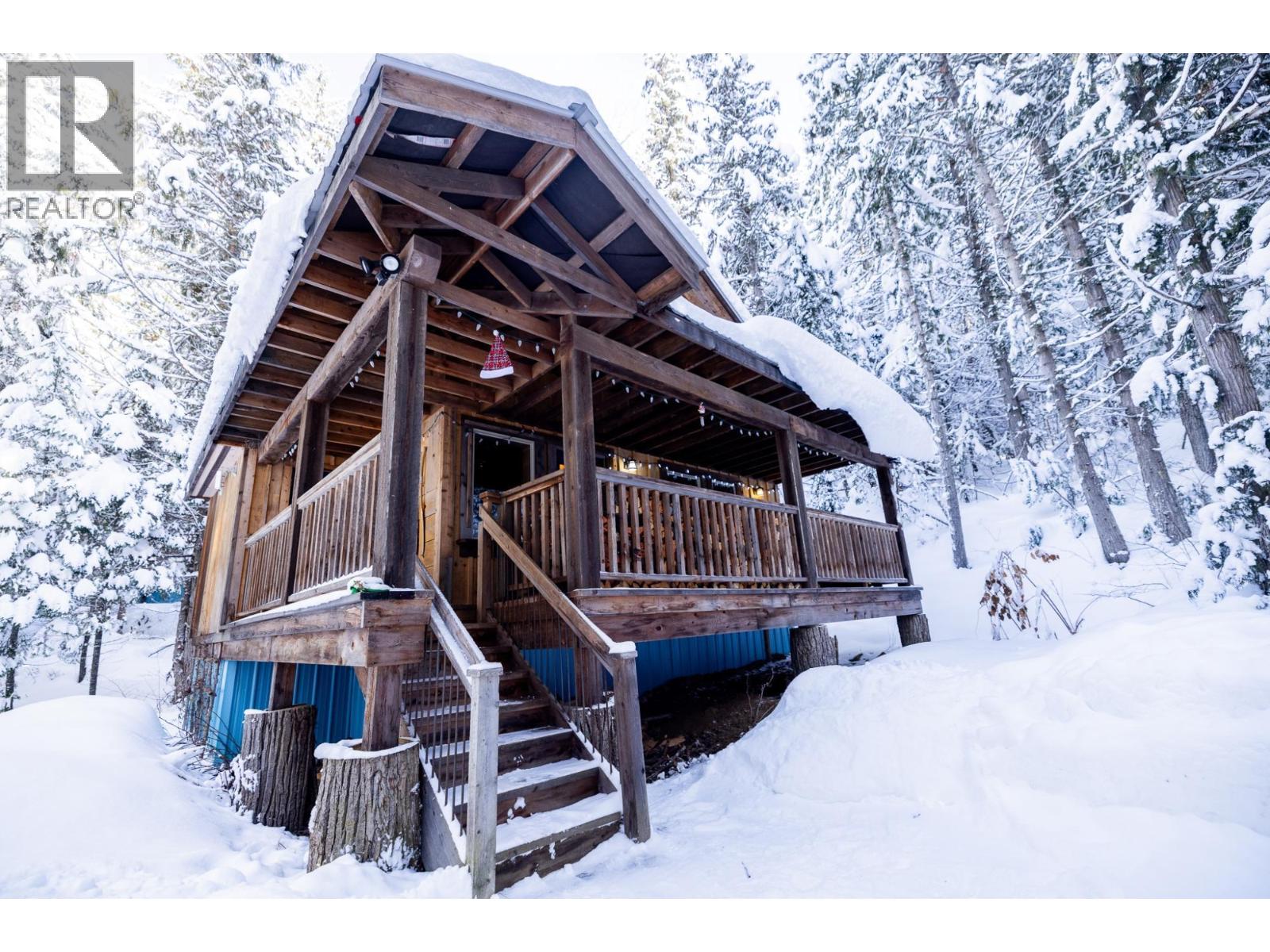 6225 PORTO RICO YMIR Road, Ymir