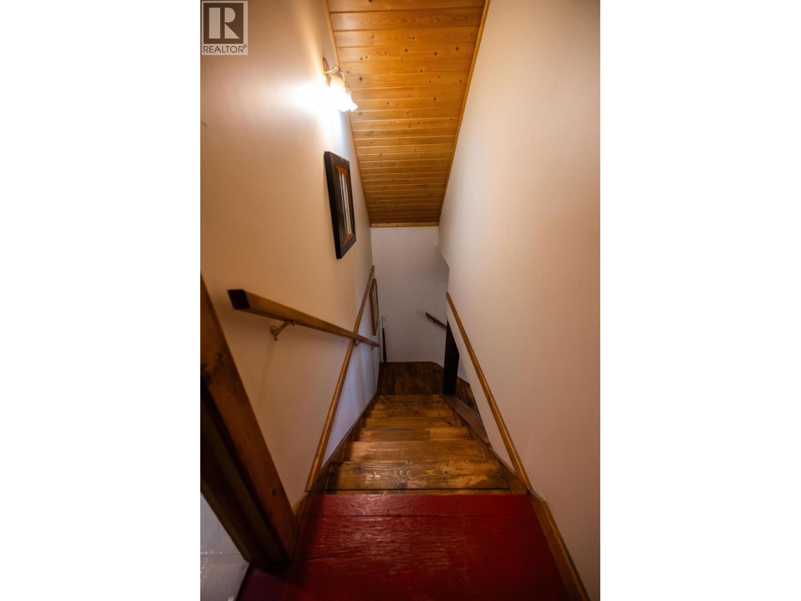 6225 PORTO RICO YMIR Road, Ymir