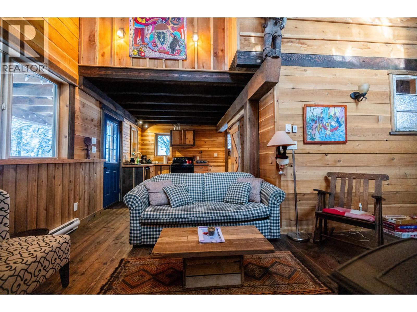 6225 PORTO RICO YMIR Road, Ymir