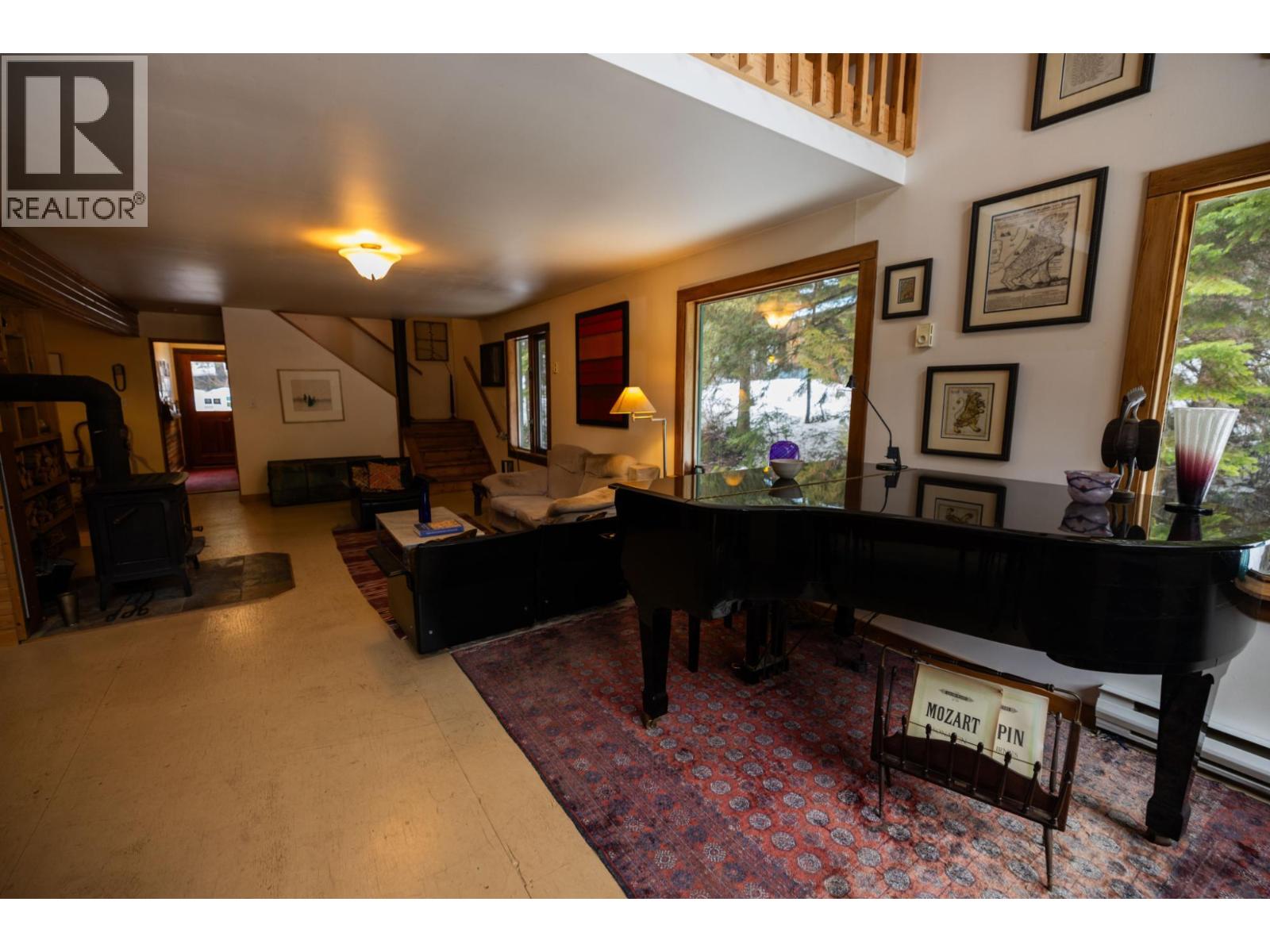 6225 PORTO RICO YMIR Road, Ymir