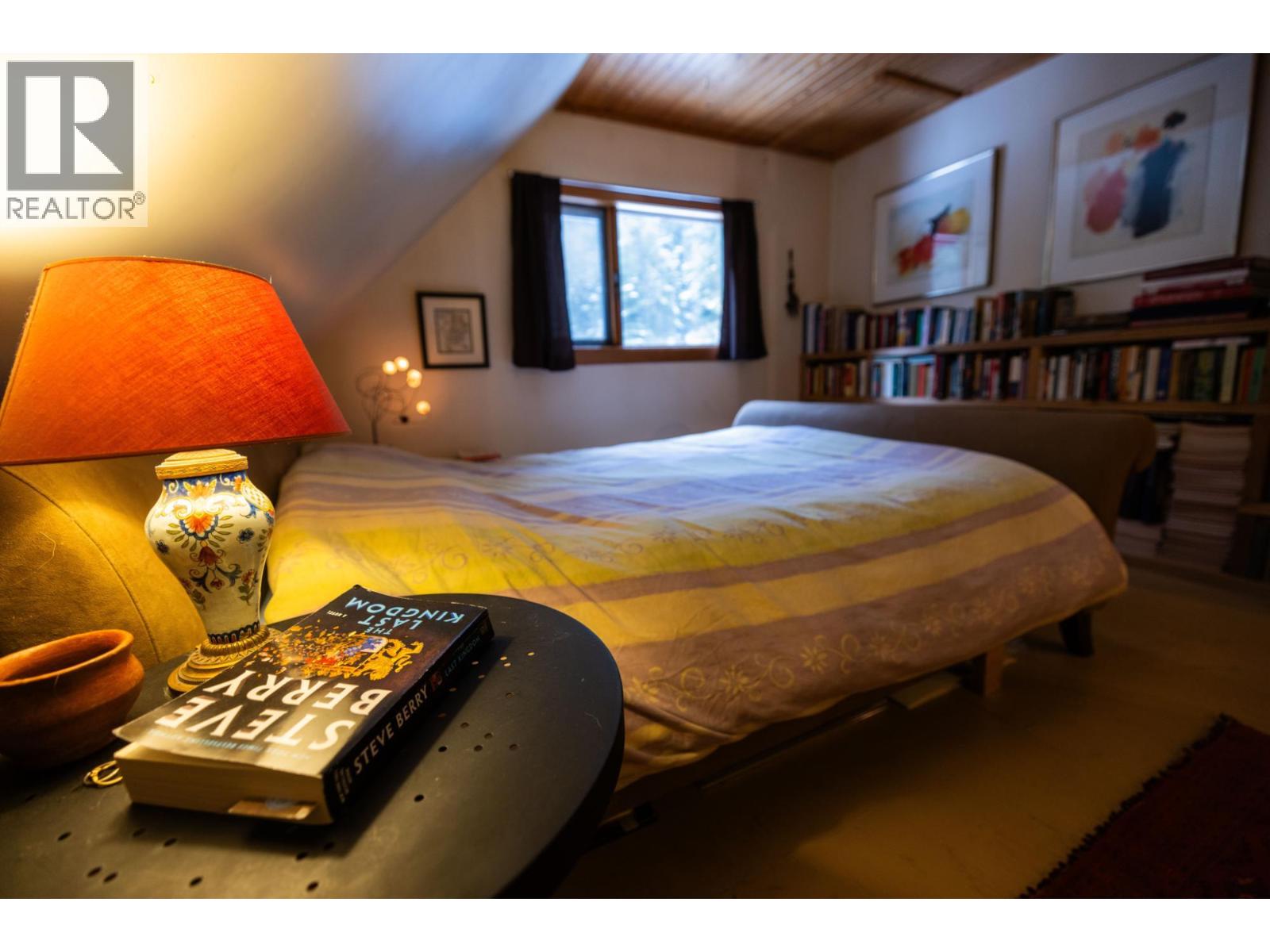 6225 PORTO RICO YMIR Road, Ymir