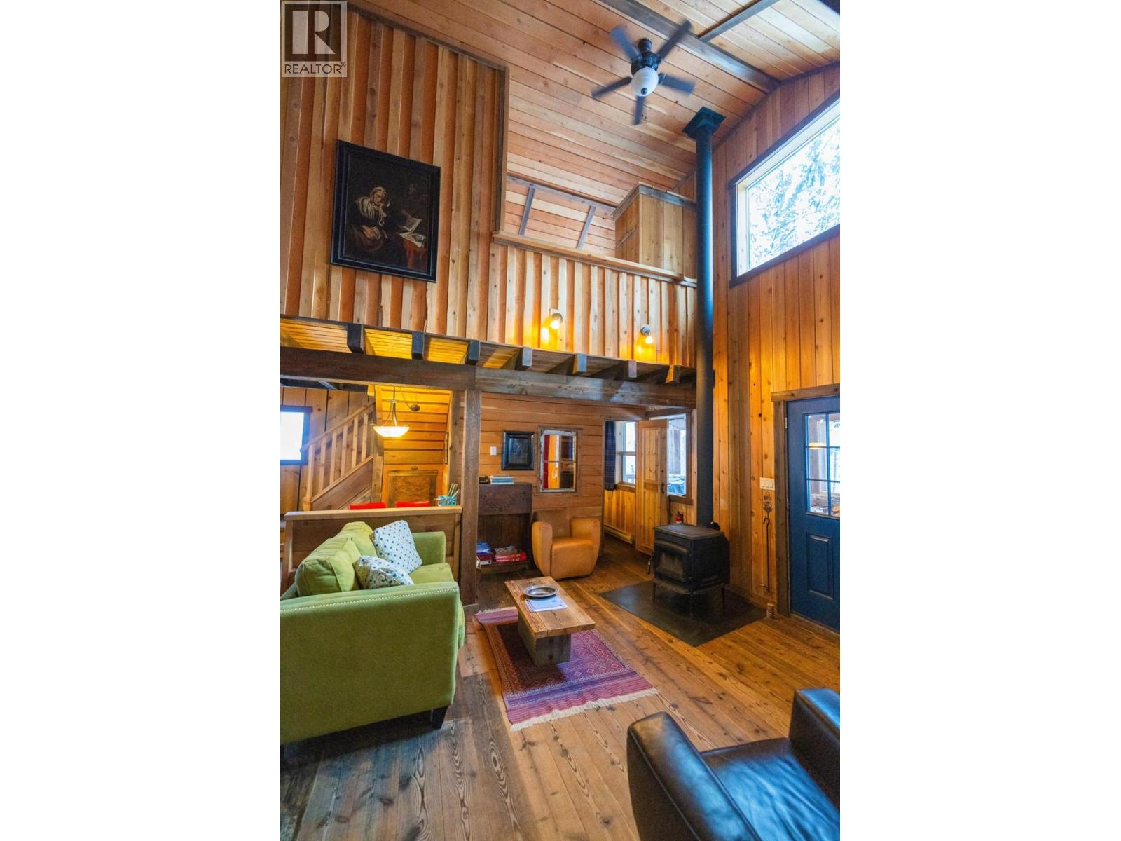 6225 PORTO RICO YMIR Road, Ymir