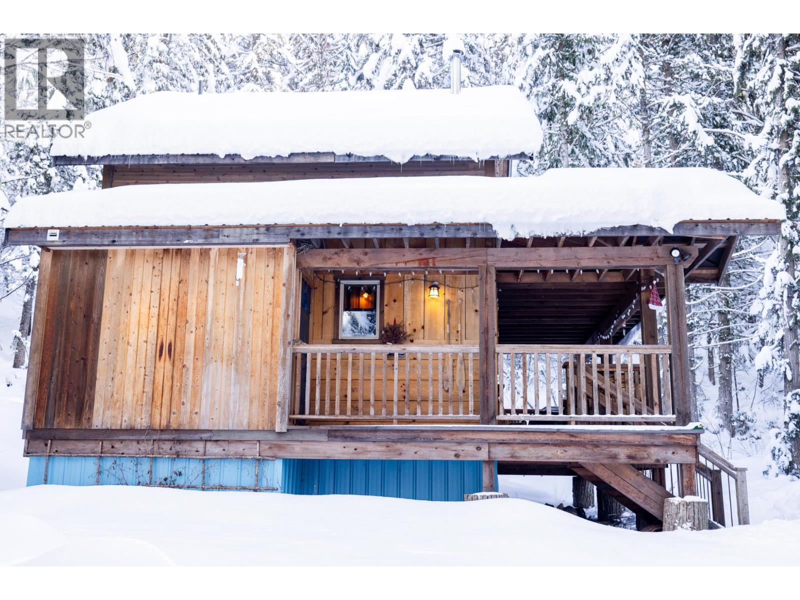 6225 PORTO RICO YMIR Road, Ymir