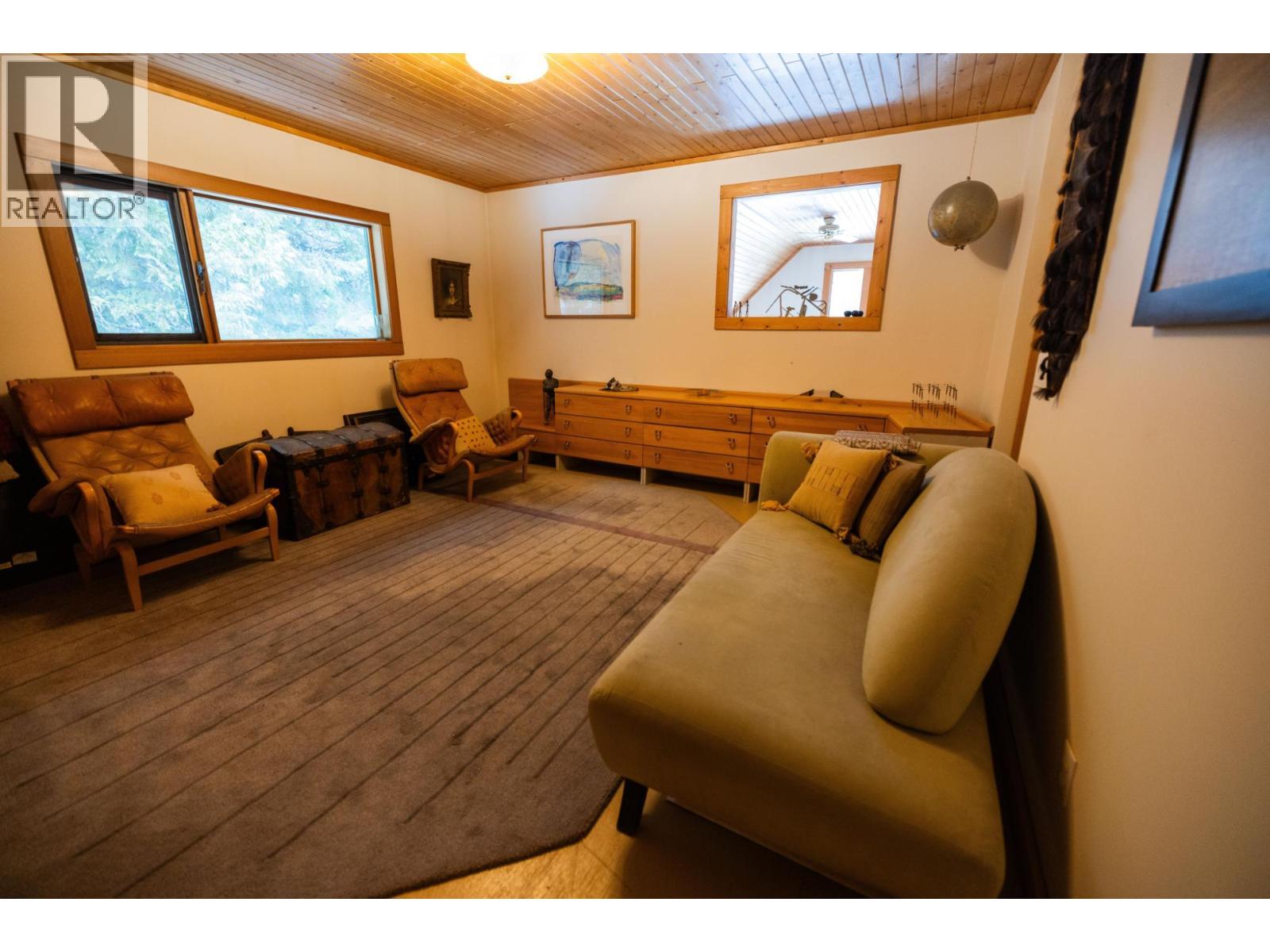 6225 PORTO RICO YMIR Road, Ymir