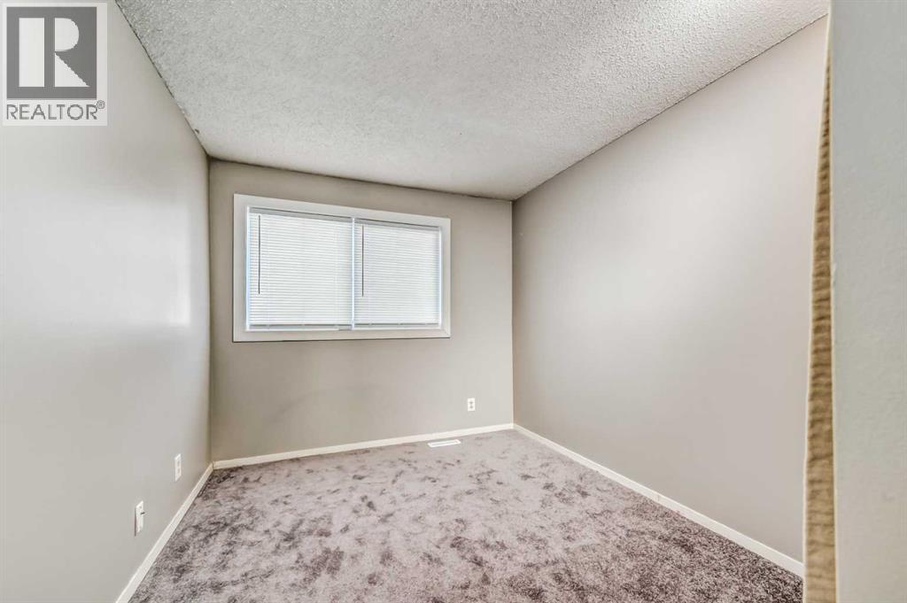 Single Family House for Sale in  Woodmont Terrace SW Woodbine Calgary 