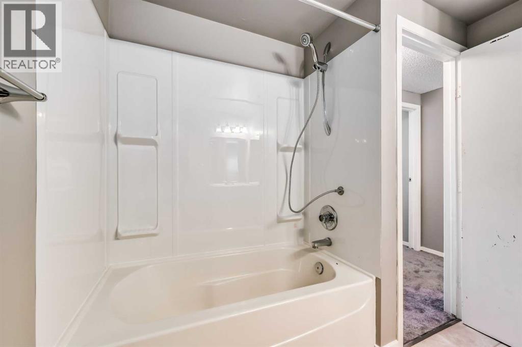 Single Family House for Sale in  Woodmont Terrace SW Woodbine Calgary 