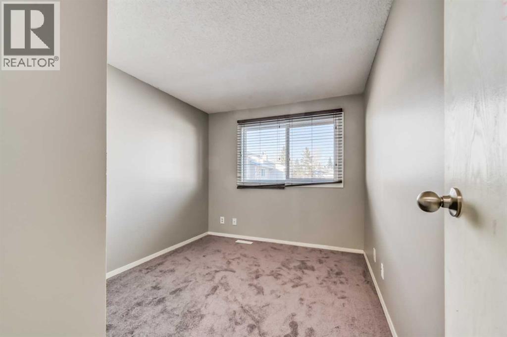 Single Family House for Sale in  Woodmont Terrace SW Woodbine Calgary 