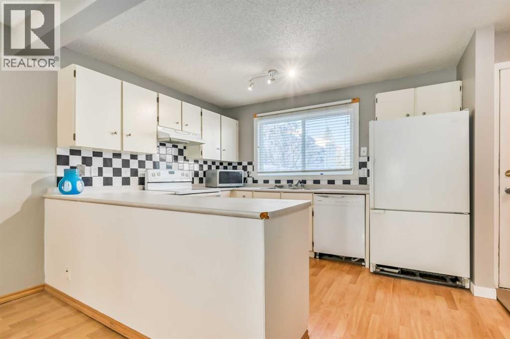 Single Family House for Sale in  Woodmont Terrace SW Woodbine Calgary 