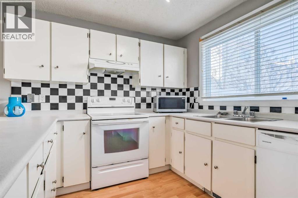 Single Family House for Sale in  Woodmont Terrace SW Woodbine Calgary 