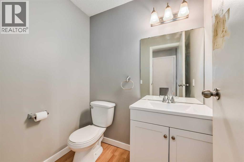 Single Family House for Sale in  Woodmont Terrace SW Woodbine Calgary 