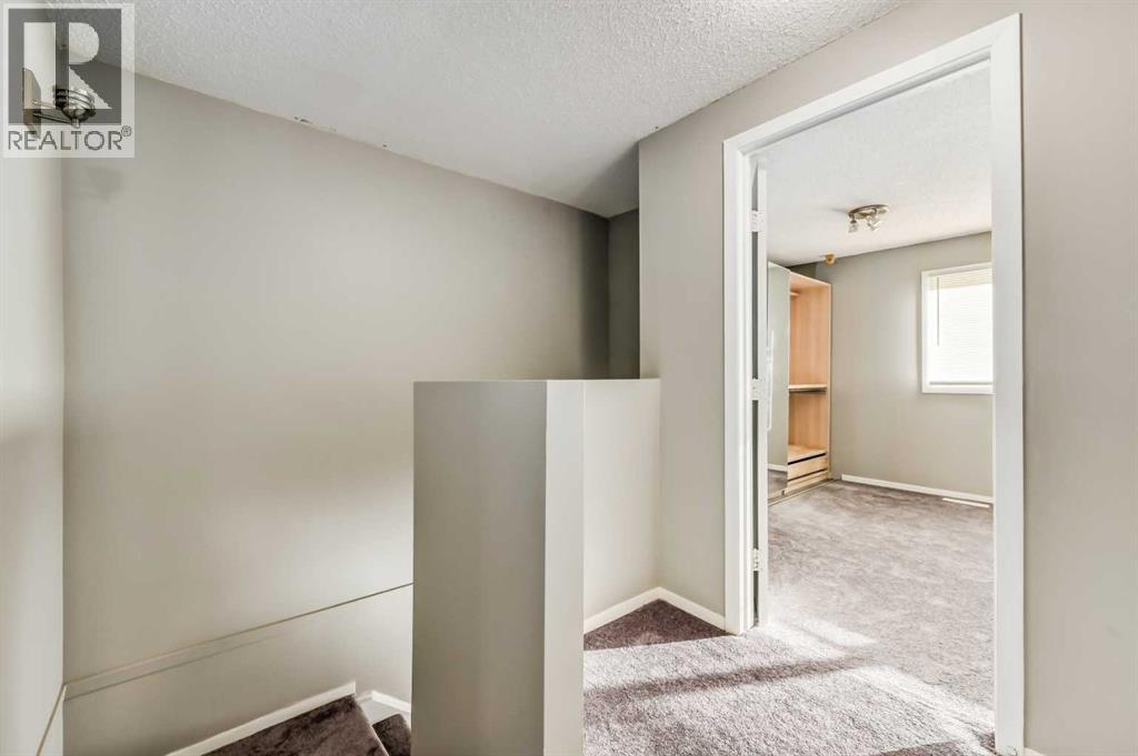 Single Family House for Sale in  Woodmont Terrace SW Woodbine Calgary 