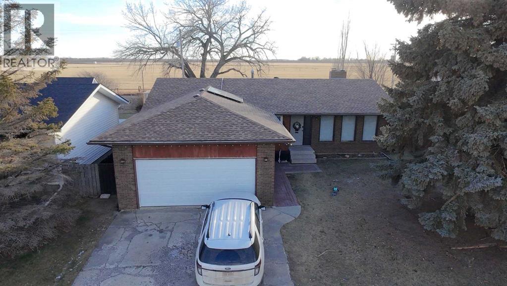 5214 38 Avenue - Photo 2 of 43, Taber, Alberta