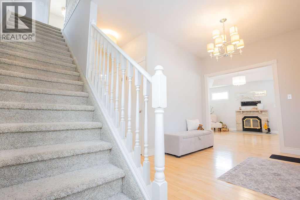 737 8 Avenue - Photo 4 of 46, Wainwright, Alberta