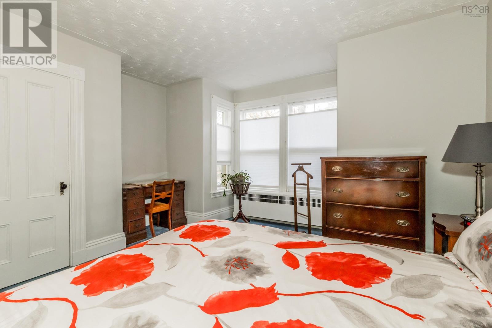 Property 22 of 43 of 359 Granville Street E