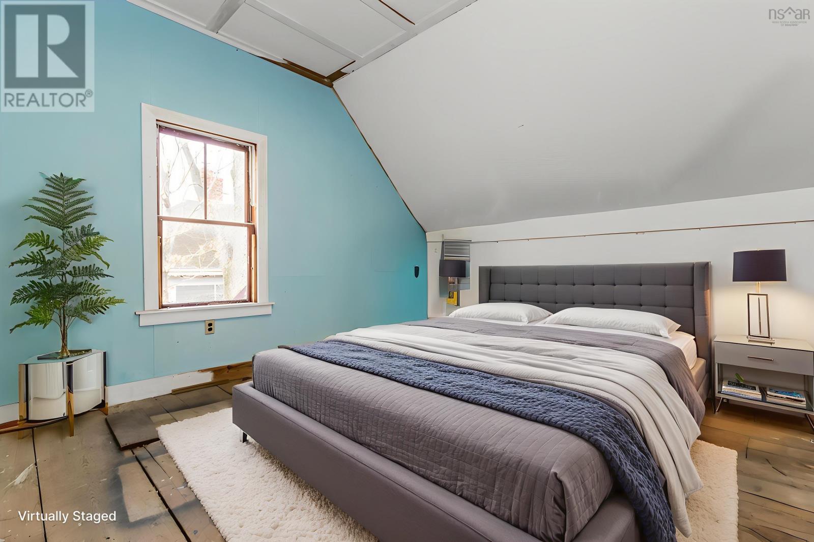 Property 30 of 43 of 359 Granville Street E