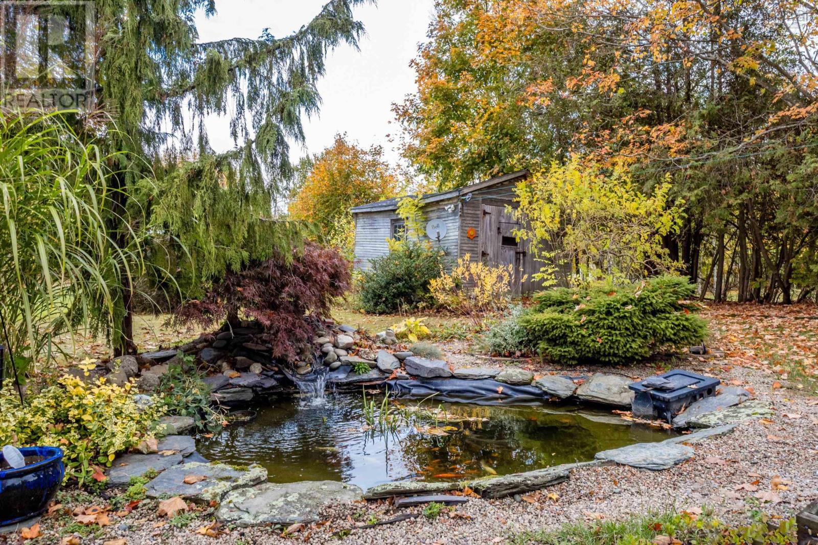 Property 37 of 43 of 359 Granville Street E