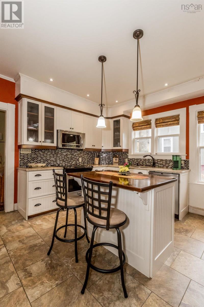 Property 8 of 43 of 359 Granville Street E