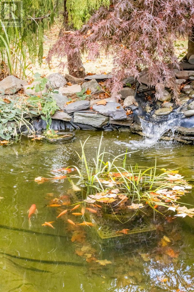 Property 34 of 43 of 359 Granville Street E