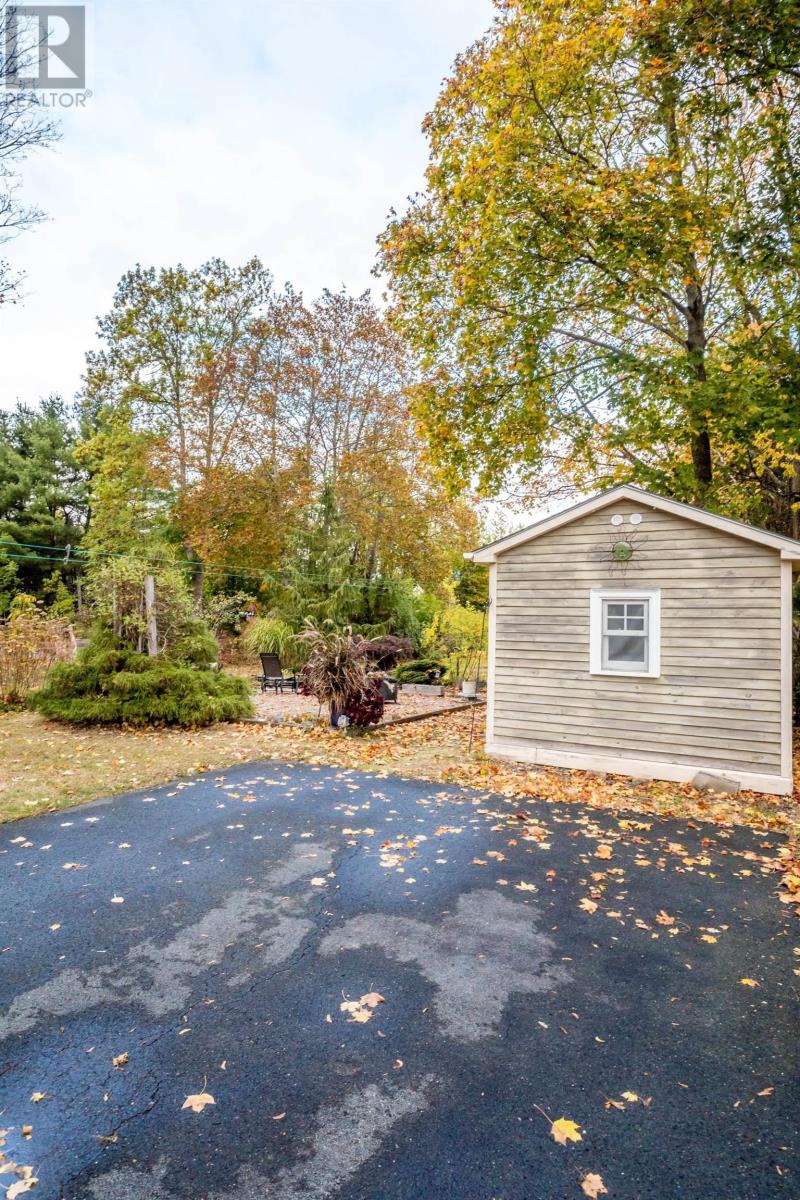 Property 38 of 43 of 359 Granville Street E