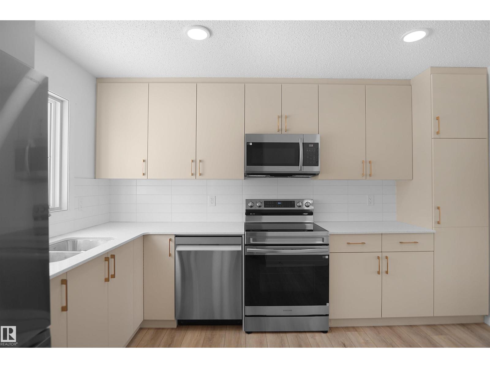 
          40 531 MERLIN LANDING LD NW
            <br/>
            <span>Edmonton</span>
            , 
            <span>AB</span>
             <span>T5Y4B7</span>
         - Photo 7