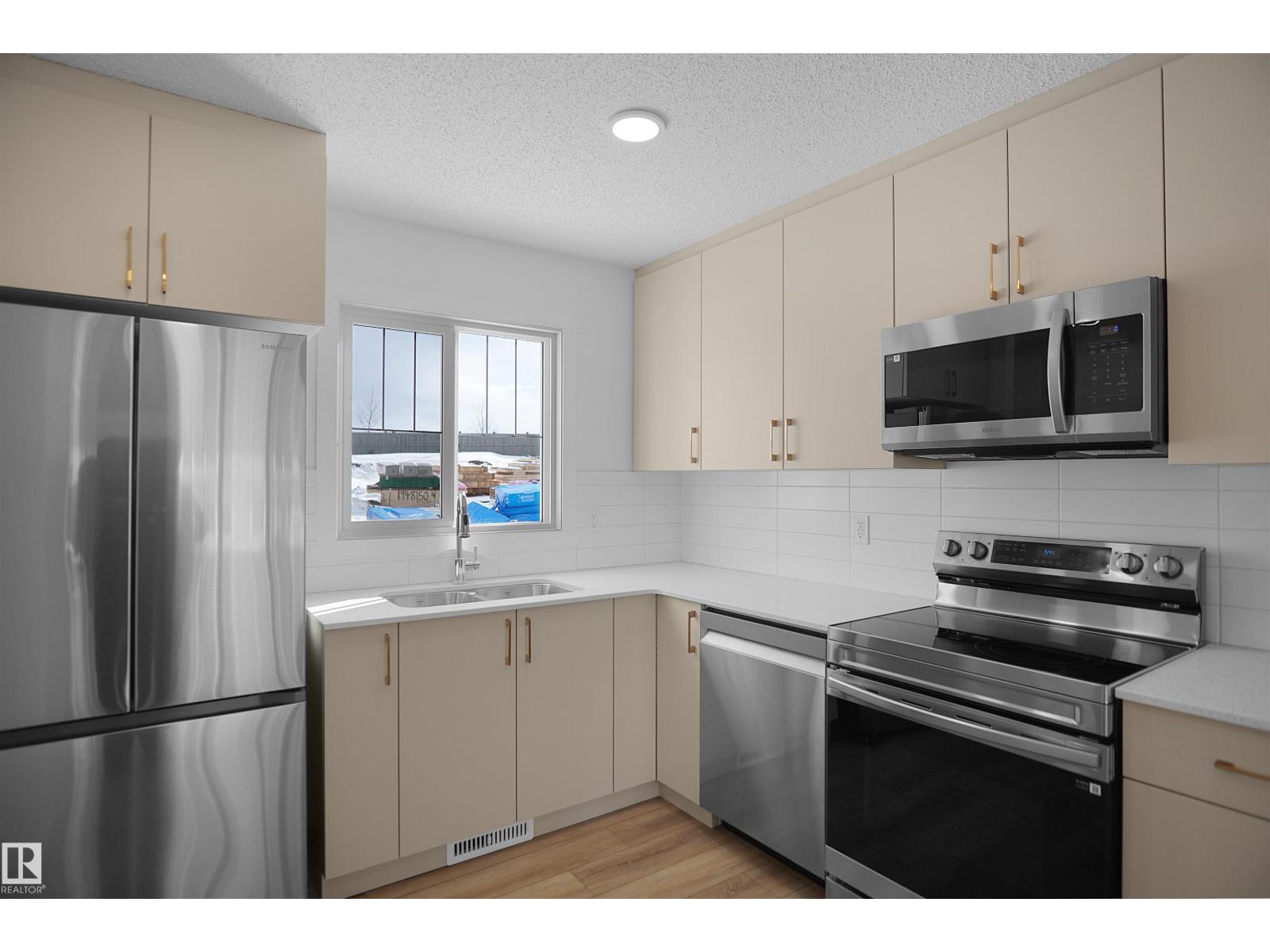 
          40 531 MERLIN LANDING LD NW
            <br/>
            <span>Edmonton</span>
            , 
            <span>AB</span>
             <span>T5Y4B7</span>
         - Photo 25