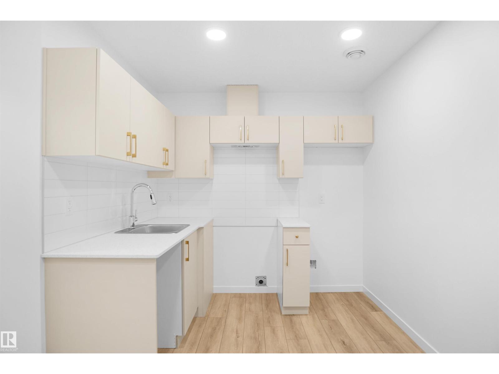 
          40 531 MERLIN LANDING LD NW
            <br/>
            <span>Edmonton</span>
            , 
            <span>AB</span>
             <span>T5Y4B7</span>
         - Photo 21