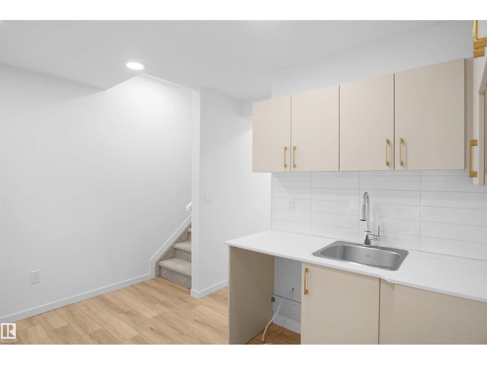 
          40 531 MERLIN LANDING LD NW
            <br/>
            <span>Edmonton</span>
            , 
            <span>AB</span>
             <span>T5Y4B7</span>
         - Photo 16