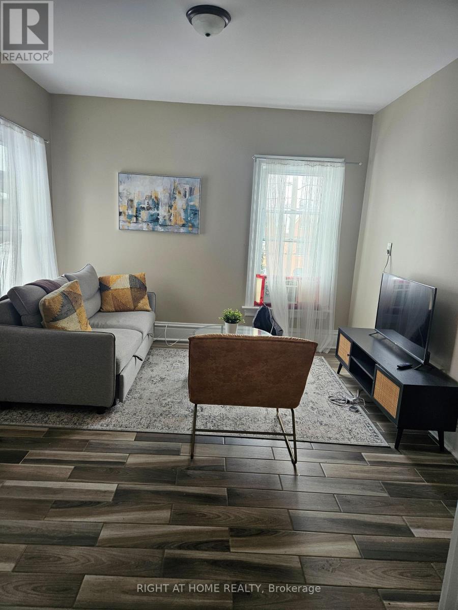 199 Catharine Street North 3