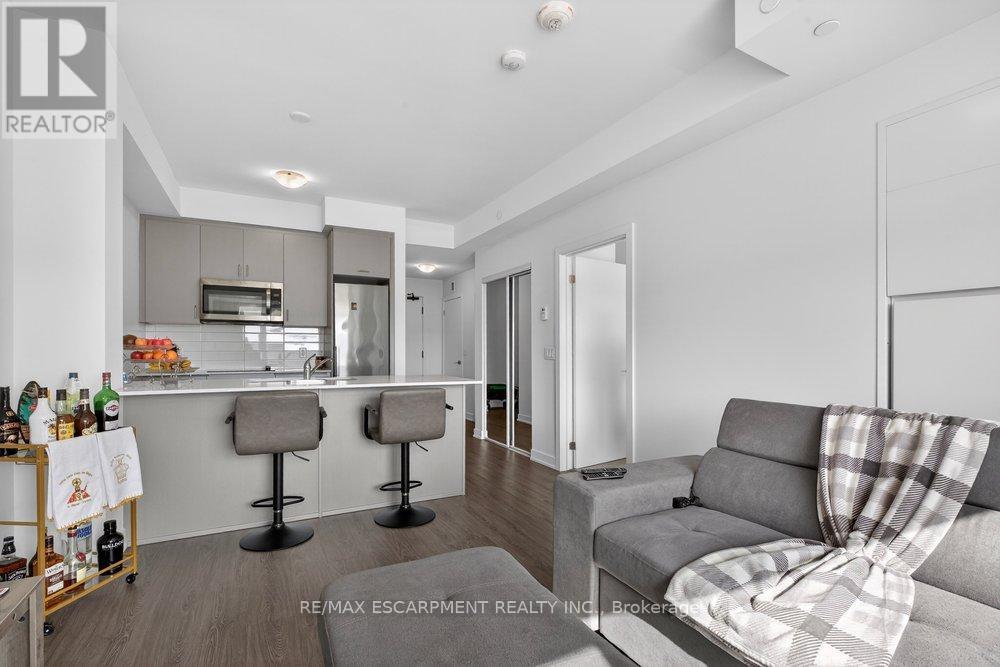 302 - 600 NORTH SERVICE ROAD - Photo 2 of 6, Hamilton (Lakeshore), Ontario