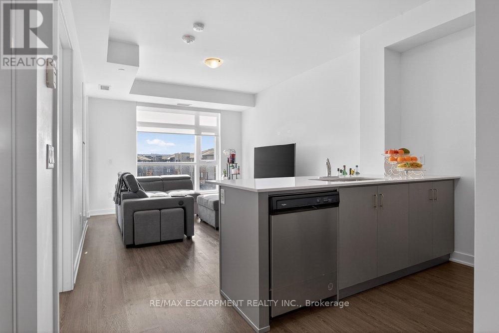 302 - 600 NORTH SERVICE ROAD - Photo 3 of 6, Hamilton (Lakeshore), Ontario