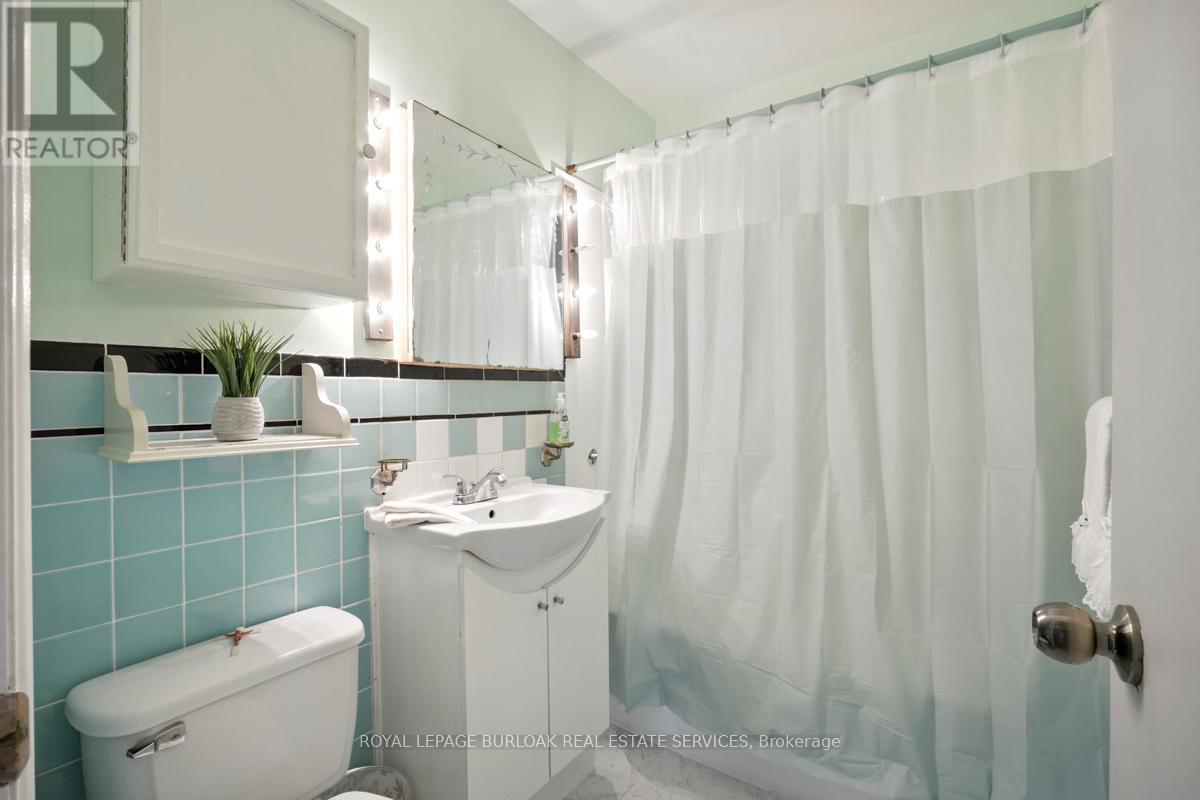 2718 UPPER JAMES STREET - 11
