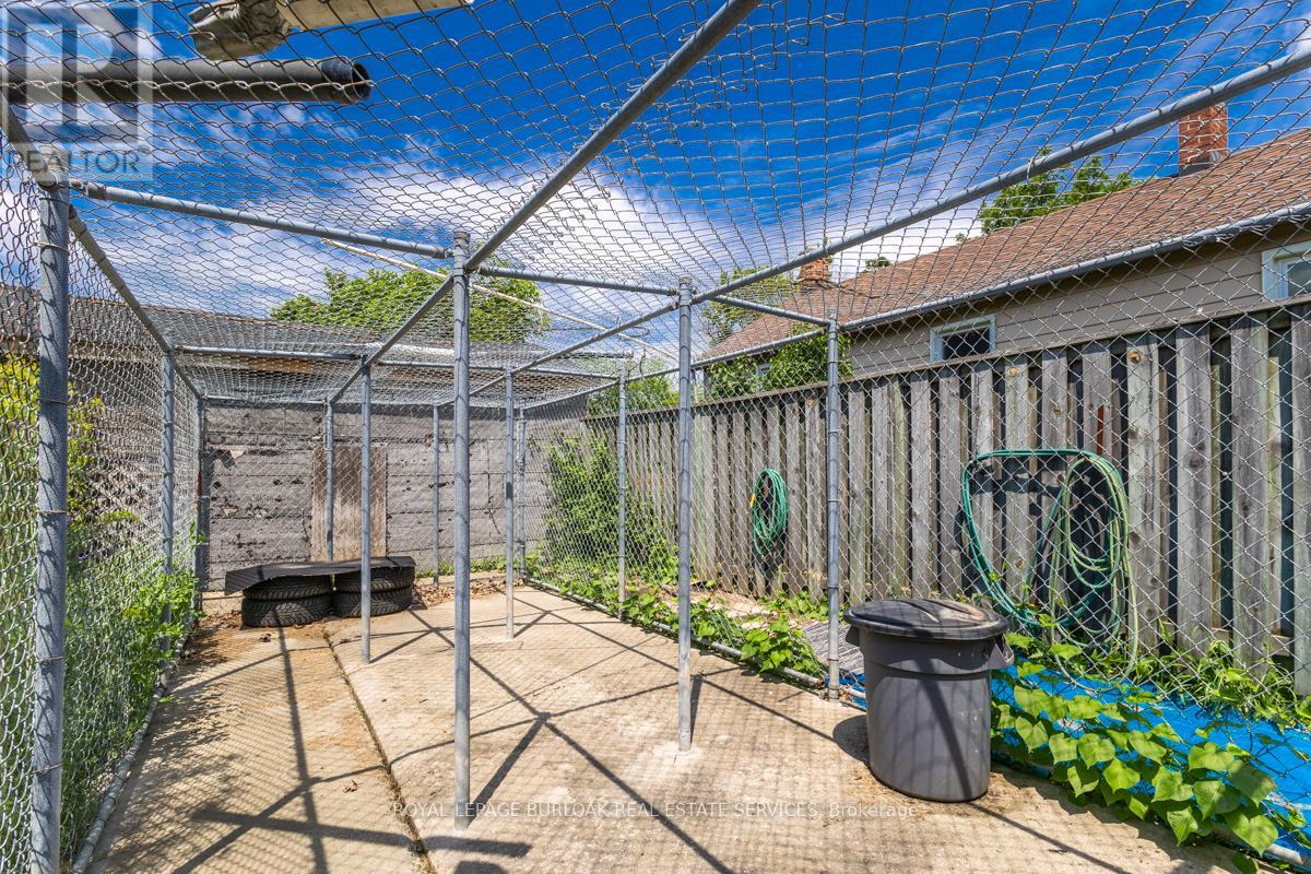 2718 UPPER JAMES STREET - 14