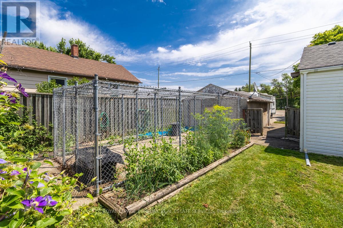 2718 UPPER JAMES STREET - 16