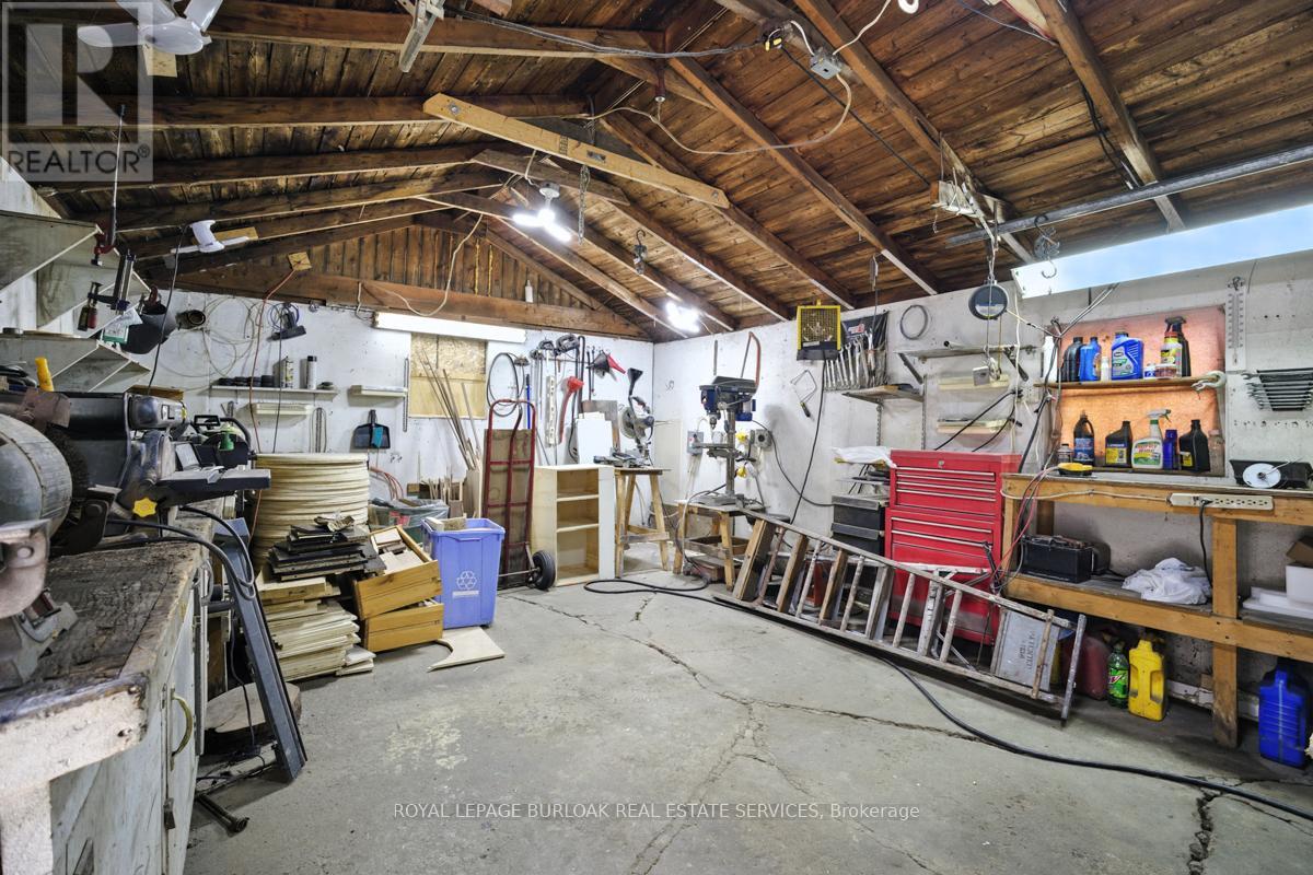 2718 UPPER JAMES STREET - 17