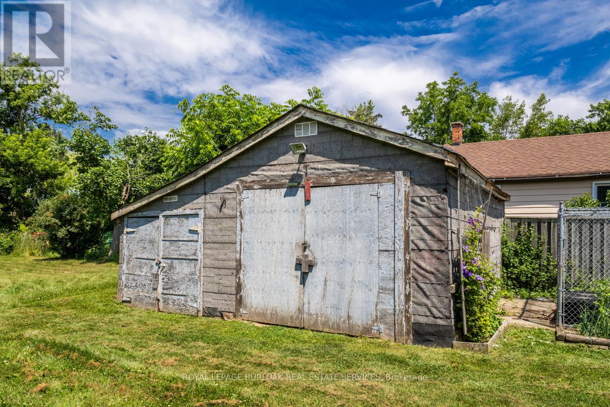 2718 UPPER JAMES STREET - 19