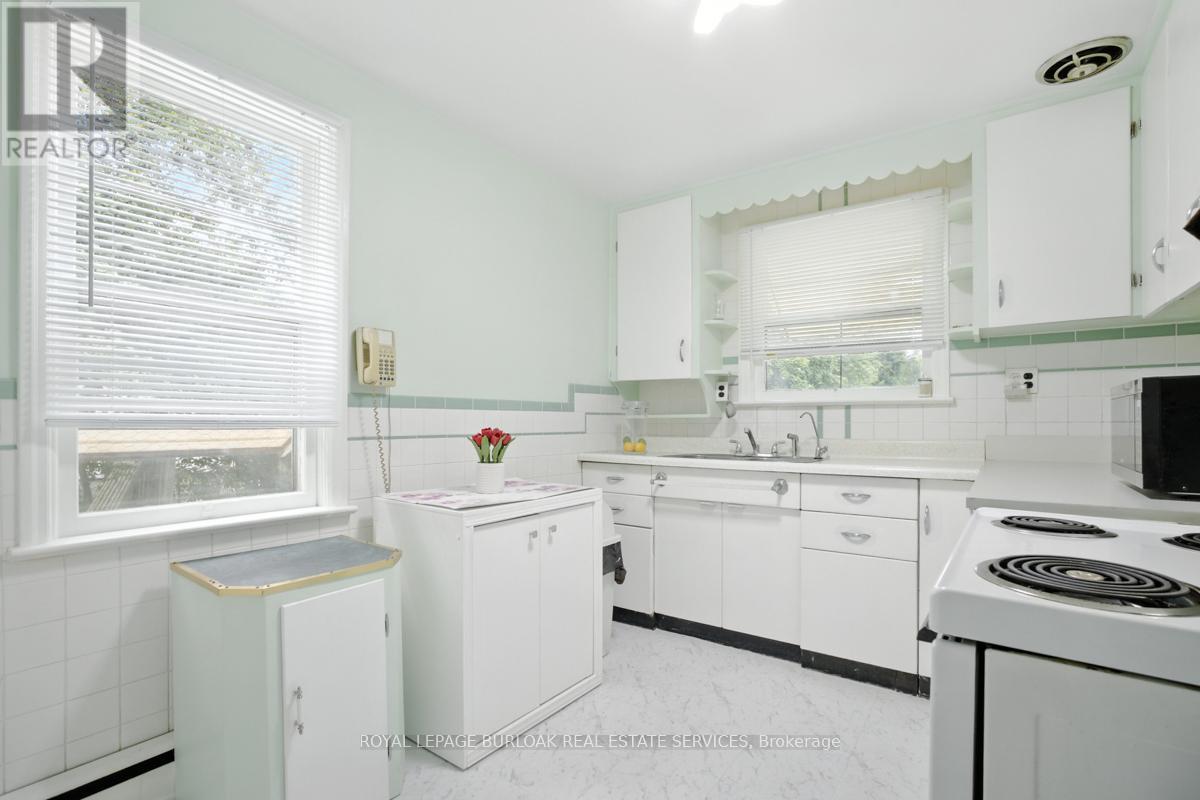 2718 UPPER JAMES STREET - 6