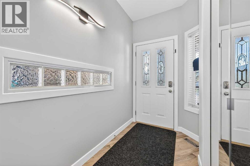 32 Prominence Park SW - Photo 4 of 45, Calgary, Alberta