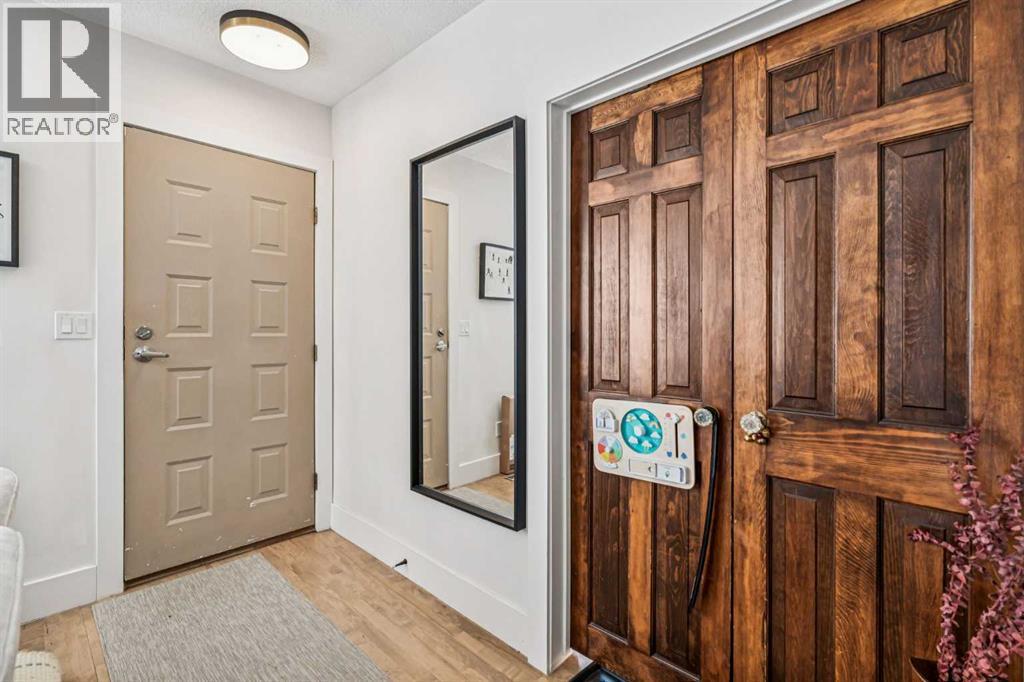 614 21 Avenue NE - Photo 4 of 32, Calgary, Alberta