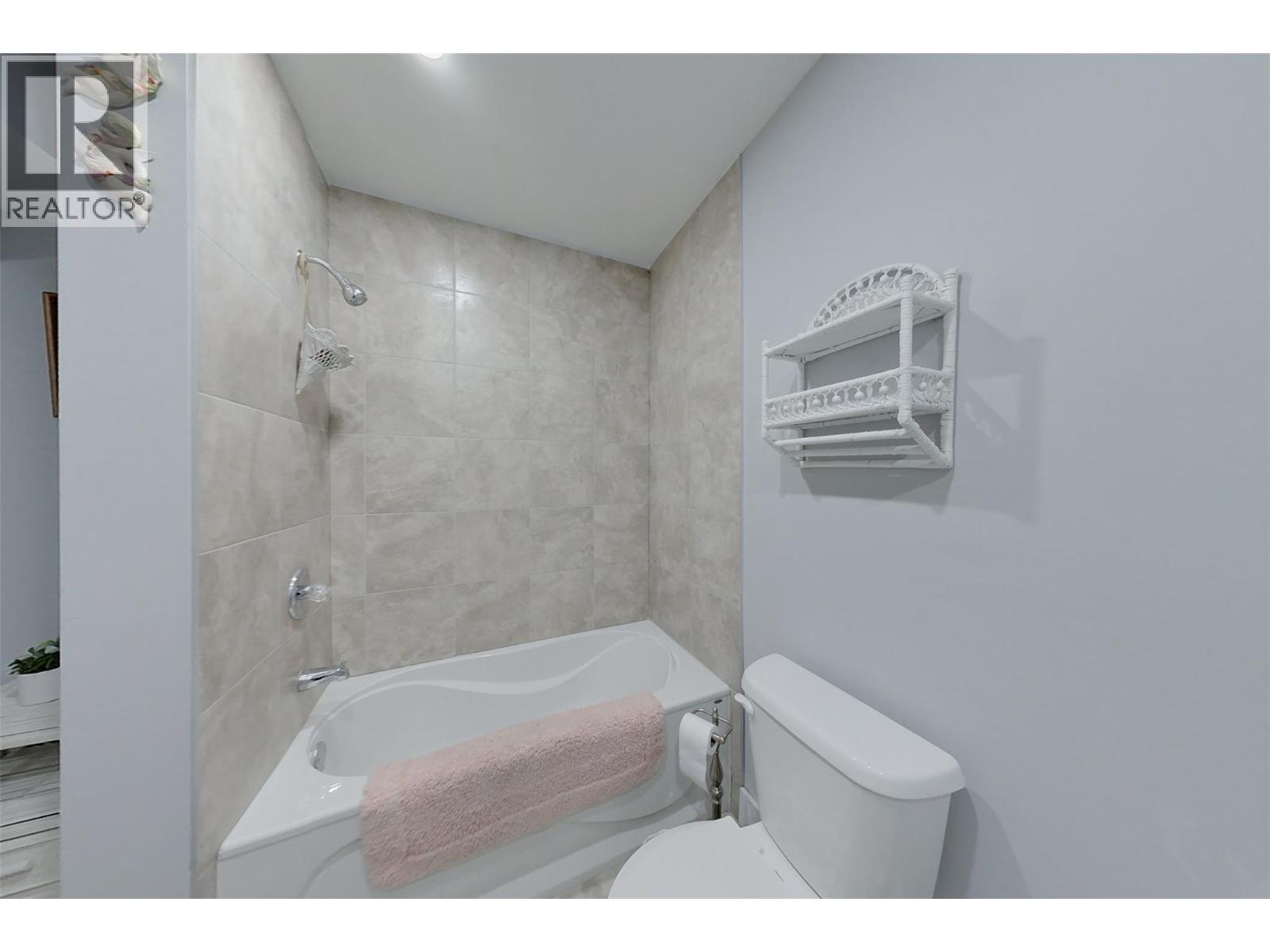 3807 FAIRWINDS Drive, Osoyoos