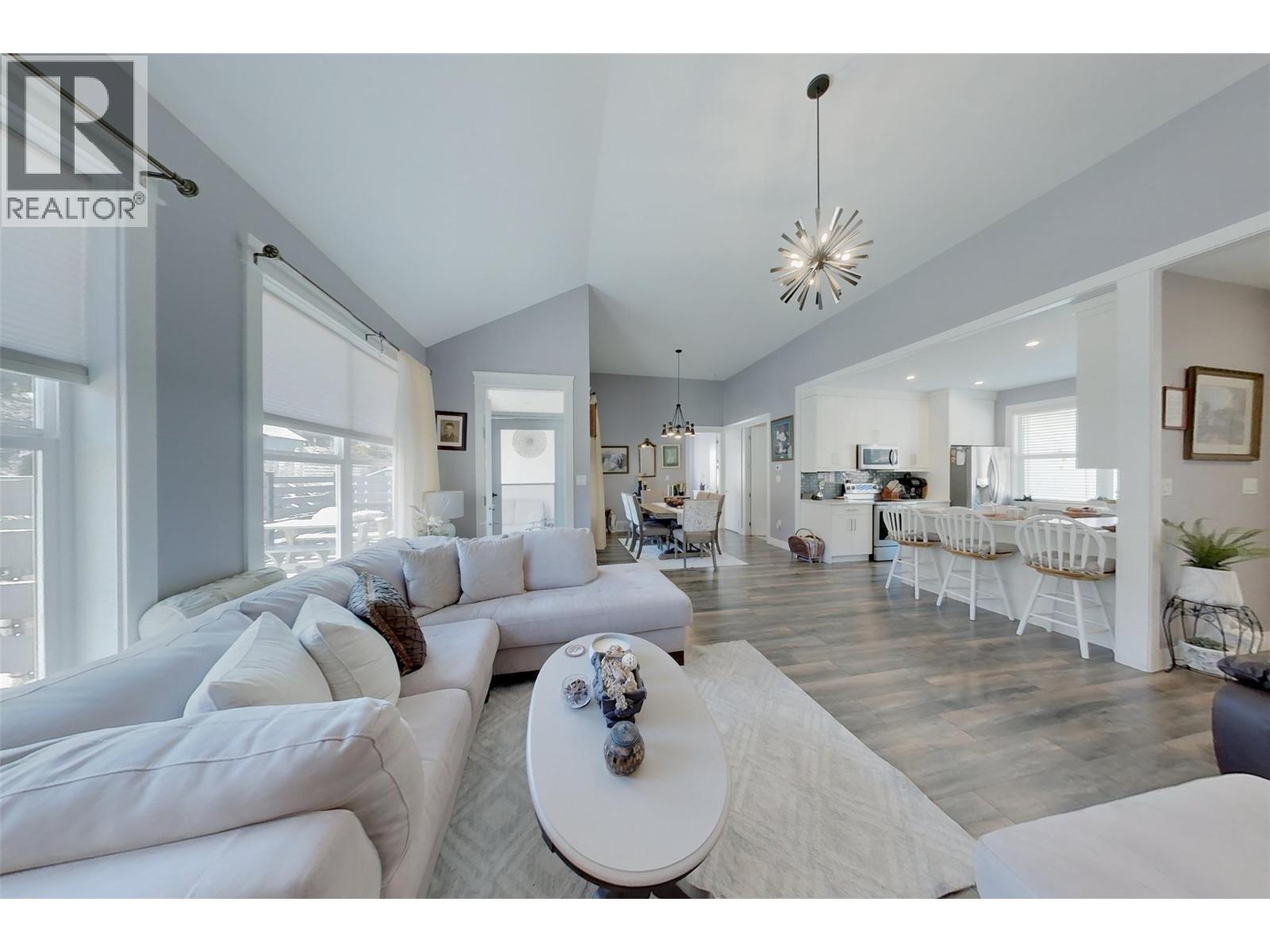 3807 FAIRWINDS Drive, Osoyoos